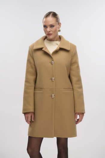 Παλτό με χρυσά κουμπιά
