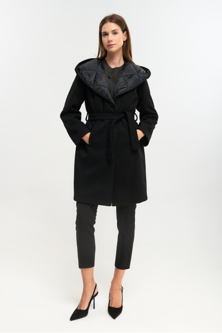 Παλτό με καπιτονέ κουκούλα