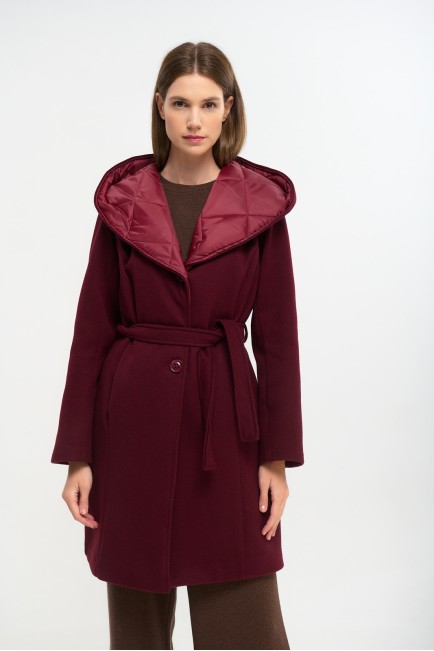 Παλτό με καπιτονέ κουκούλα