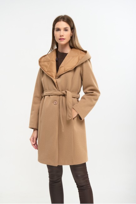 Παλτό με καπιτονέ κουκούλα