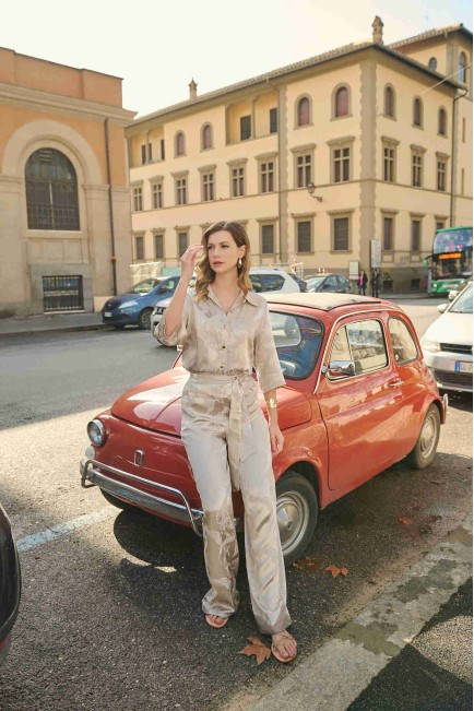 Satin set with embossed design