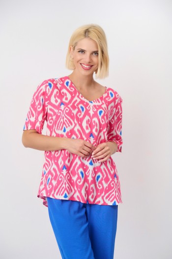 V-neck printed blouse V-neck printed blouse