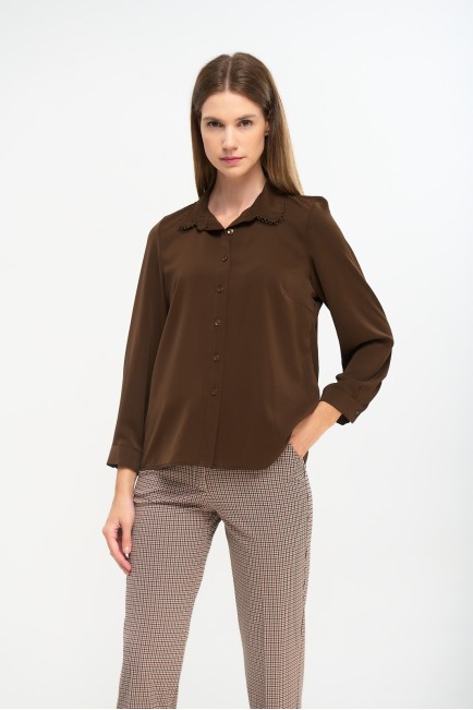 Πουκάμισο με σχέδιο στον γιακά