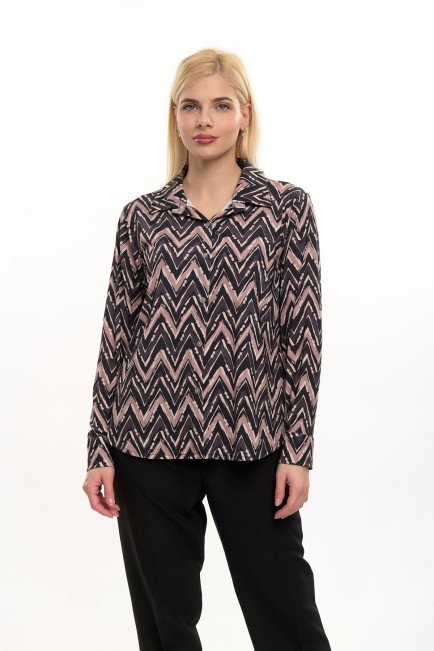 Elastic shirt with geometric patterns