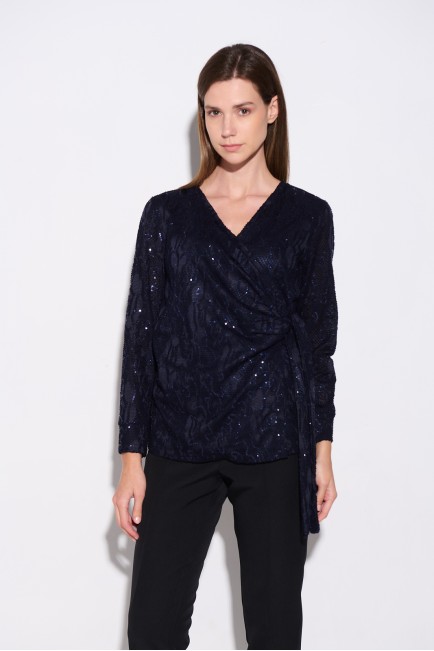 Μπλούζα με διάτρητο σχέδιο και παγιέτα