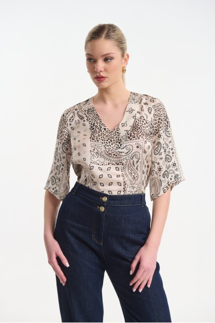 Εμπριμέ μπλούζα