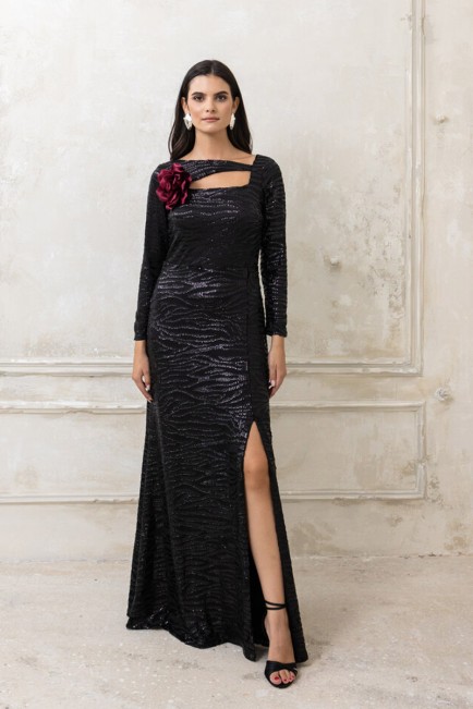 Dress with a special cut
