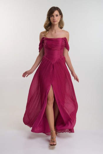 Μακρύ off shoulder φόρεμα με σούρες