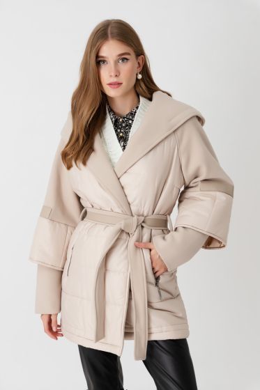 Παλτό με καπιτονέ λεπτομέρειες και κουκούλα